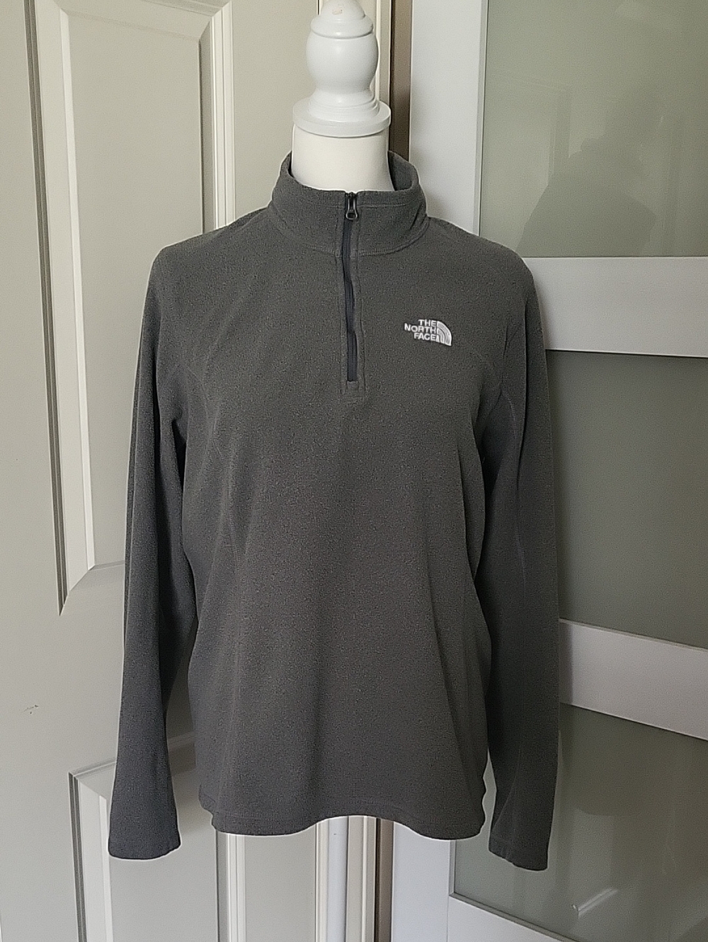 The North Face Gray Fleece Quarter Zip Pullover Women’s Size Large